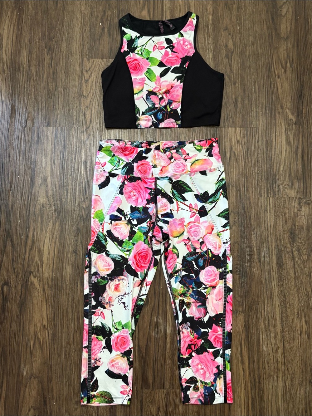 Betsey Johnson Floral Capri Leggings & Sports Bra Set Size L Mesh Panels